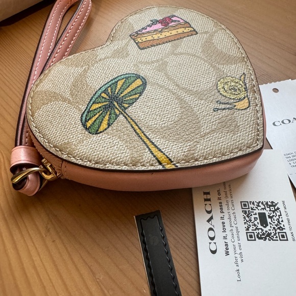 ❤️ Coach X Observed By Us Heart Coin Case In Signature Canvas - Picture 6 of 10